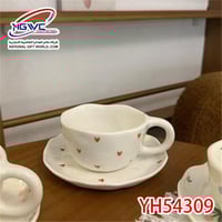 كوب سراميك مع صحن بتصميم قلوب