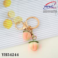 سلسلة المفاتيح بتصميم الخوخ الناعم