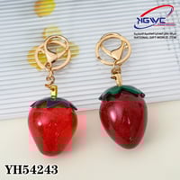 سلسلة مفاتيح ذهبية بالفراولة الكريستالية اللامعة