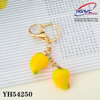 سلسلة مفاتيح ذهبية بتصميم المانجو اللامعة