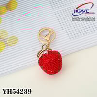 سلسلة مفاتيح التفاحة الحمراء المُرصّعة بالكريستال...