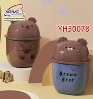 سلة نفايات مكتبية صغيرة تتميز بتصميم الدب البني أض...