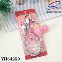 سلسلة مفاتيح فاخرة بتصميم الكرز الكبير المرصع بالك...