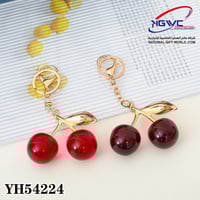 ميدالية ذهبيه بتصميم كرز لامعة