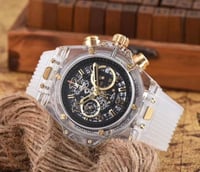 ساعة هوبلت شفاف الشهيرة