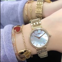 ساعة فندي الانيقة