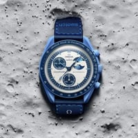 اوميغا سواتش الشهيرة القمر الازرق العملاق