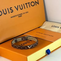 سوارة لويس فيتون جلد