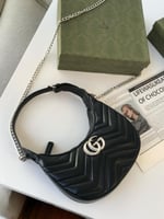 شنطة قوتشي طبق الاصل