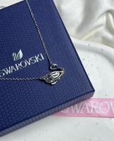 قلادة البجعة سواروفسكي شامل الملحقات