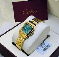 ساعة كارتير ذهبي بإطار أخضر شامل الملحقات
