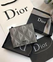 محفظة ديور باللون الرمادي مع بكج الماركة