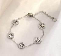 سوارة توري بروش فضي