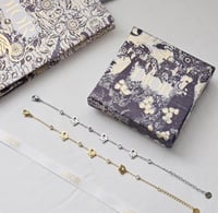 سوارة ديور مع الملحقات