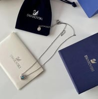 سلسال سوارفسكي ازرق مع الملحقات