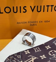 خاتم رجالي لويس فيتون فضي شامل الملحقات