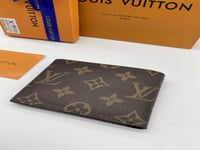 بوك لويس فيتون شامل الملحقات