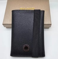 محفظة بولغاري باللون الأسود مع بكج الماركة