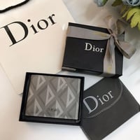 محفظة ديور باللون الرمادي مع بكج الماركة