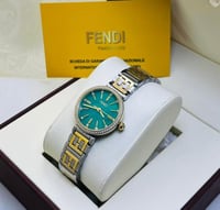 ساعة فندي ذهبي وفضي بإطار أخضر شامل الملحقات