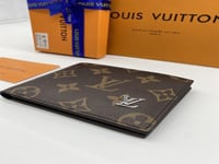 بوك لويس فيتون شامل الملحقات