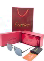 نظارة كارتيية لون اسود مع الملحقات طبق الأصل