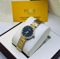 ساعة فندي ذهبي بإطار أسود شامل الملحقات