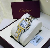 ساعة كارتير ذهبي و فضي بإطار أبيض شامل الملحقات