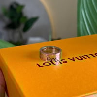 خاتم رجالي لويس فيتون فضي شامل الملحقات