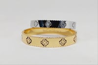 ٢ سوارة فان كليف فضي وذهبي شامل الملحقات