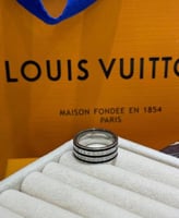 خاتم رجالي لويس فيتون شامل الملحقات