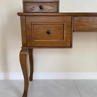 تسريحة خشب طبيعي مع المرايه