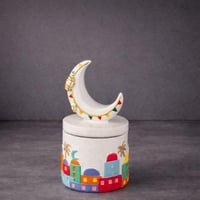 ديكور مع نغمة رمضانية بعبارة (رمضان يجمعنا)