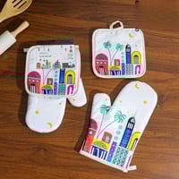 قفاز فرن وحامل صواني بطابع رمضاني بعبارة (اهلا رمض...