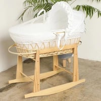 سلة موسى مع حامل هزاز خشبي