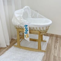 سلة موسى مع حامل هزاز خشبي