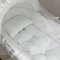 سلة موسى مع حامل هزاز أبيض