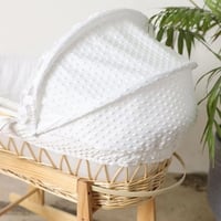 سلة موسى مع حامل هزاز خشبي