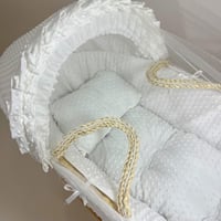 سلة موسى خزف مع حامل هزاز خشبي