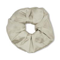 ربطة حرير عريضة