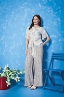 طقم نسائي بيج فاتح ورمادي بنقشة