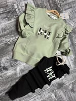 طقم بناتي اخضر فاتح