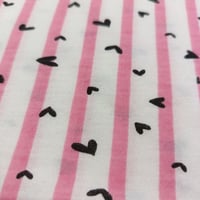 بجامه نسائي وردي قصيرة مقلمة