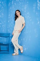 طقم نسائي اوف وايت بأزرار