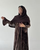عباية مخمل طبيعي باللون البني-عبايات ميم