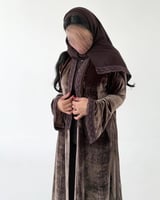 عباية مخمل طبيعي باللون البني-عبايات ميم