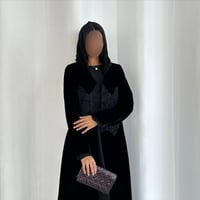 عباية بليزر مخمل مع تدخيلة دانتيل