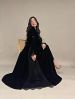 عباية مخمل كوري+دانتيل فرنسي