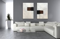 لوحات ثنائية باللون البيج.