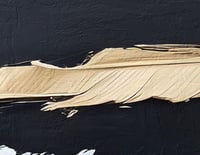 لوحات جدارية ثلاثية باللون الاسود.